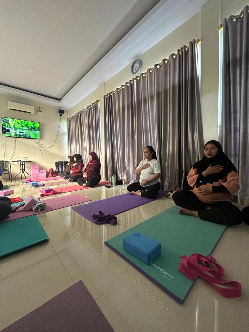 Ruangan Prenatal YOGA